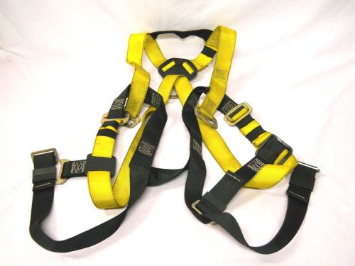 3M SAFELIGHT FALL ARREST  HARNESS 10910 UNIVERSAL SIZE - USA MADE