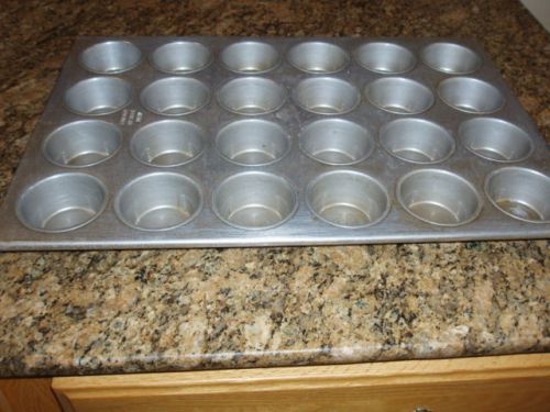 VTG Large Chicago Metallic Cupcake Pan 2 dozen 24 piece 552-D 20&#034; x 14&#034;