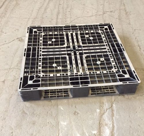 Plastic pallets for sale