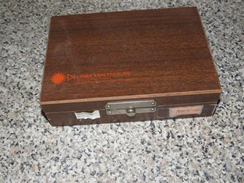 ^^  LASER ANALYTICS INC MODEL 8152-1 / 9055-15  IN WOOD CASE -c