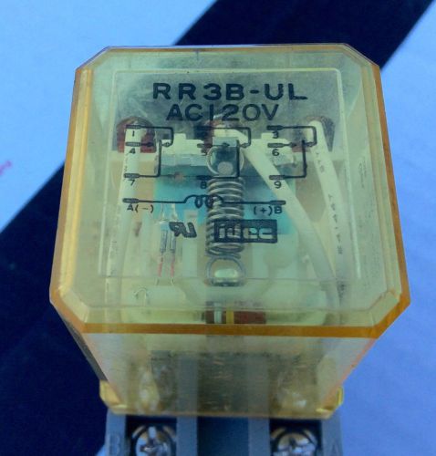 iDEC AC120V RR3B-UL Relay on Base