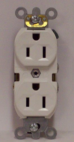 40 LEVITON 15A DUPLEX RECEPTACLES. BR15 W