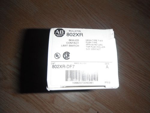 NEW ALLEN BRADLEY 802XR-DF7 LIMIT SWTICH W/ ROLLER HEAD 40182-009-54 600 VAC