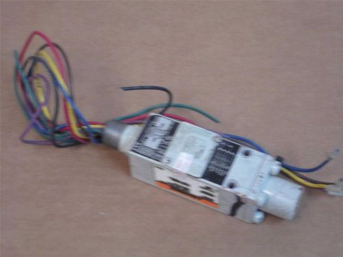 **Used** ITT 232P43CC6  Adjustable Pressure Switch (Range 1000 to 3100 psig)