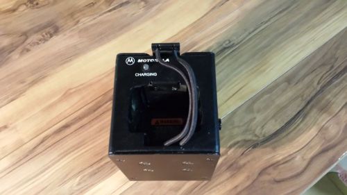 New Motorola RLN5233 Vehicle Charger