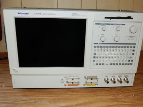 Tektronix TLA5202 Logic Analyzer: 68 ch, 2 GHz Powers Up Good