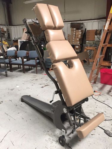 ZENITH 210 HYLO ADJUSTING CHIROPRACTIC TABLE W/ PELVIC DROP