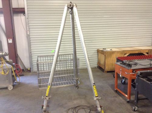 B.E. Wallace Crane Tripod Hoist 2 ton Model -2573 41&#034;x81&#034;X30&#034;