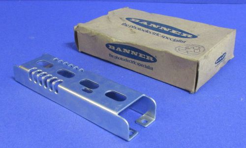 BANNER PROTECTIVE BRACKET SMBPVD100AB NIB