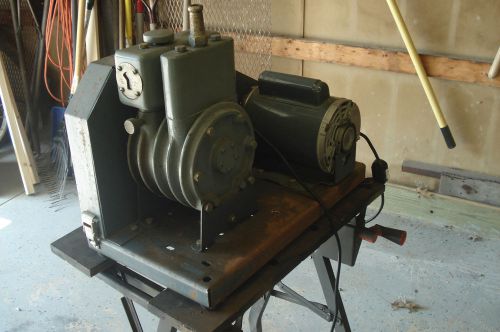 WELCH DUO SEAL VACUUM PUMP MODEL 1405