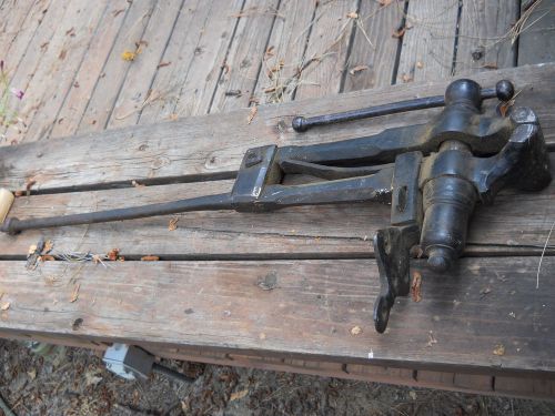 Antique Post Vise Iron 3-1/2&#034; JAWS 40&#034;L 34 lb Farm Tool BLACKSMITH VISE Railroad