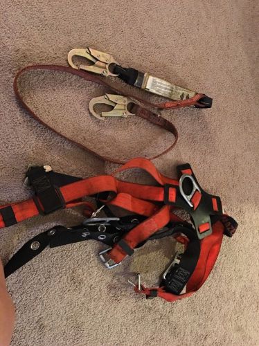 SafeWaze Shock Web Lanyard Model#3512 6ft &amp;Feather Plus Harness 1051 (s-m)