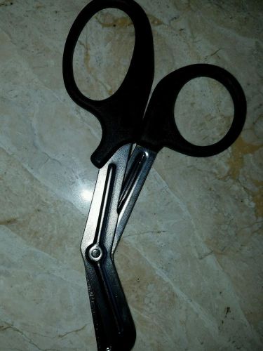 Trauma shears