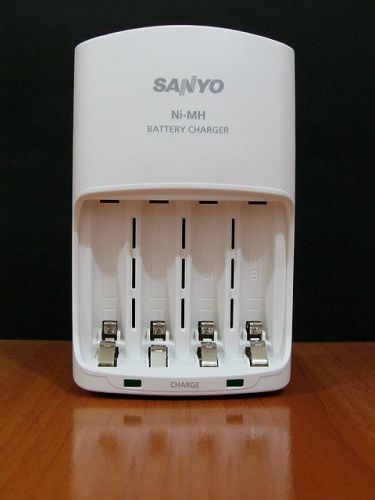 Sanyo eneloop power pack chargernc-mqn06u for sale