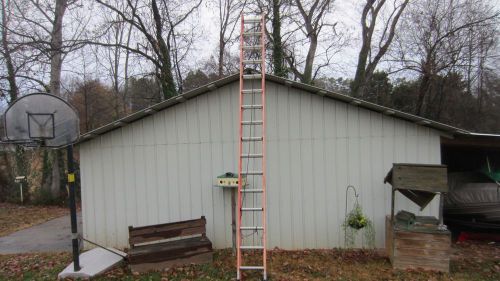 32 FOOT FT WERNER Extension Ladder Fiberglass Construction Extra Heavy Duty 300