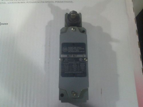 NEWnAllen Bradley 802T-K1T Oil Tight 90° Roller Limit Switch 4 ckt.