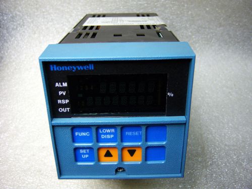 (G1-7) 1 NEW HONEYWELL DC3005-0-000-2-DIN-0111 TEMPERATURE CONTROL