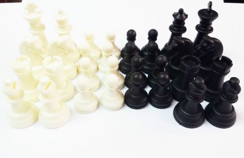 PLASTIC GAMES CHESS SET COMPLETE 32 PIECES birthday party toy game
