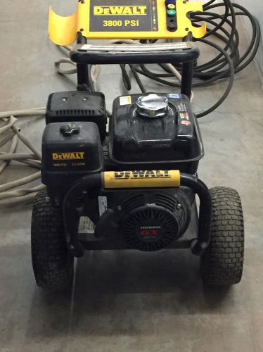 DEWALT 3800  Gas Pressure Washer with Honda Engine (DXPW3835)