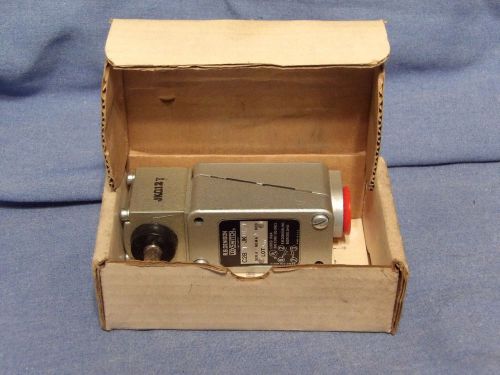 NEW R.B DENISON LOX-SWITCH LIMIT SWITCH C2B JK012T, Lot 577, Nema A