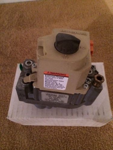 Honeywell Gas Valve  VR8204A 2027  Nat Gas , 24v, 1/2&#034;x1/2&#034; RF