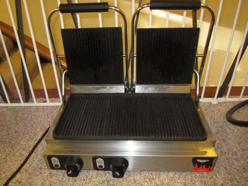 Vollrath Italian Panini Grill, TSI8002, Grooved Upper &amp; Lower Cast Iron Plates