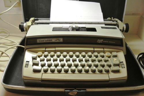 Smith Corona Coronet Super 12 Portable Coronamatic Electric Typewriter w Case