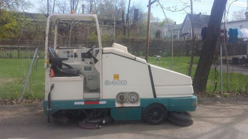 TENNANT 8400 SCRUBBER/SWEEPER, MODEL: 8400