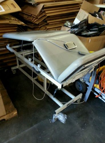 CHATTANOOGA TRE-DH3 TRITON HI / LO TREATMENT TABLE 5116 FLOOR