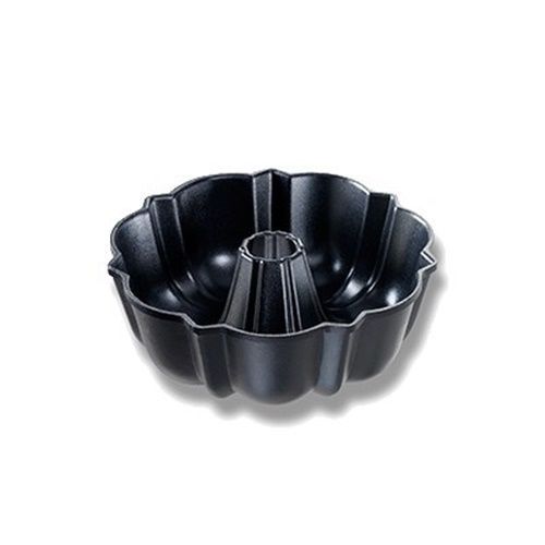 Chicago Metallic 51224 Bundt® Pan 8-3/16&#034; diameter 6 cup capacity  - Case of 6