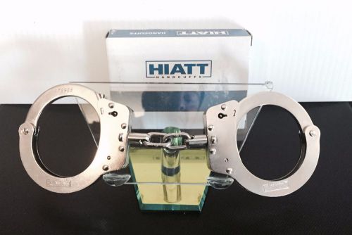 HAITT OVERSIZED  HAND CUFFS