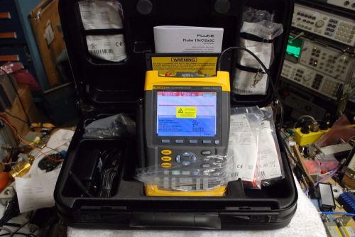 Fluke 199C Color Scopemeter 200 MHz BW, 2.5 GS/s New Nice!!