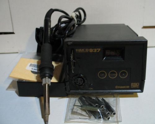 Hakko 937 Digital Soldering Station with Stand and Tips