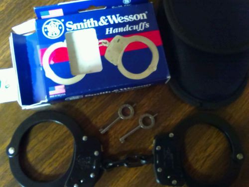 Smith &amp; wesson model 100-1 m&amp;p handcuffs