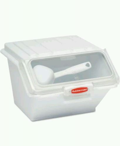 Rubbermaid Commercial ProSave Shelf-Storage Ingredient Bin w/Scoop  - RCP9G60WHI