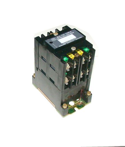 NEW ALLEN BRADLEY CONTROL RELAY 5 AMP MODEL 700DC-R440Z24