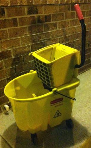 Rubbermaid WaveBrake® Mop Bucket