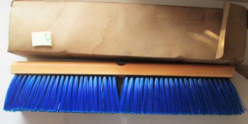 NEW IN BOX OSBORN 18&#034; ECONOMY COARSE SWEEP BROOM 81021 3&#034; TRIM SYNTHETIC (197)