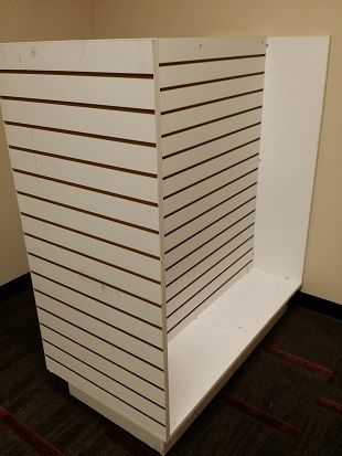 SLAT-WALL STORE DISPLAY UNIT