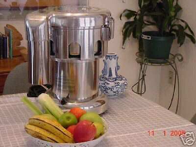 VEGETABLE/ FRUIT JUICER HEAVY DUTY UJC 750  NEW IN BOX