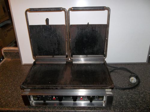 HOBART  PANINI PRESS &amp; GRILL  Model HCG2   Pre-owned