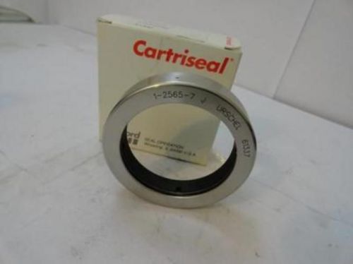 34583 New In box, URSCHEL 1-2565-7 J Face Seal 62X83X17mm