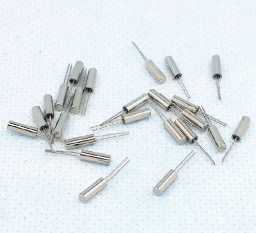 50pcs 32.768 KHz 32768HZ Tuning Fork Watch Crystal 12.5PF 3mm x 8mm NEW z3