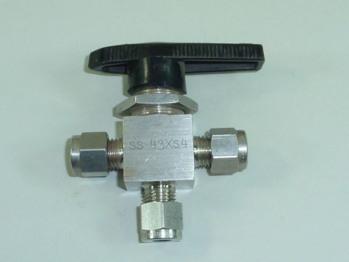 Whitey Swagelok SS-43XS4 3 Way Valve - 1/4&#034; Tube Fitting