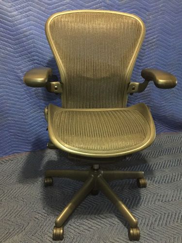 Graphite Herman Miller Aeron (Size B)