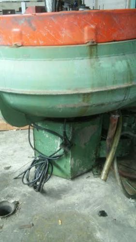 Ultramatic 48&#034; Vibratory Finishing Bowl/Tumbler