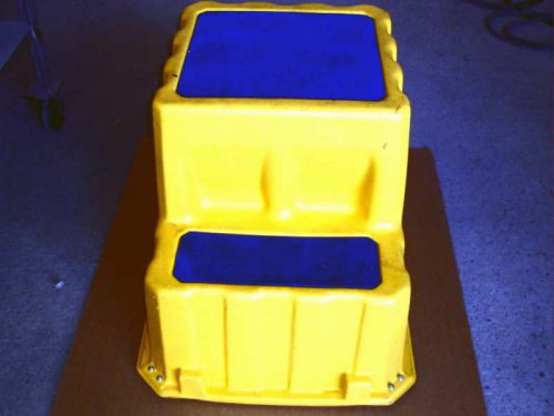 Premier plastics 5225 step stand,yellow,25&#034; h for sale