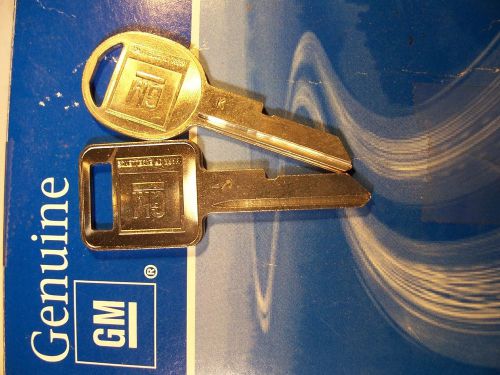 1 SET  GM  NOS GENUINE  J &amp; K   BRIGGS &amp; STRATTON   KEY BLANK   UNCUT