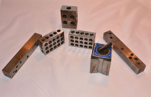 SET OF FIVE VINTAGE GAUGE BLOCKS AND MAGNETIC V-BASE HOLDER