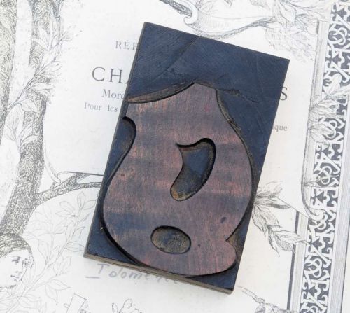 letter: g blackletter wood type 3.54&#034; woodtype font letterpress printing block G